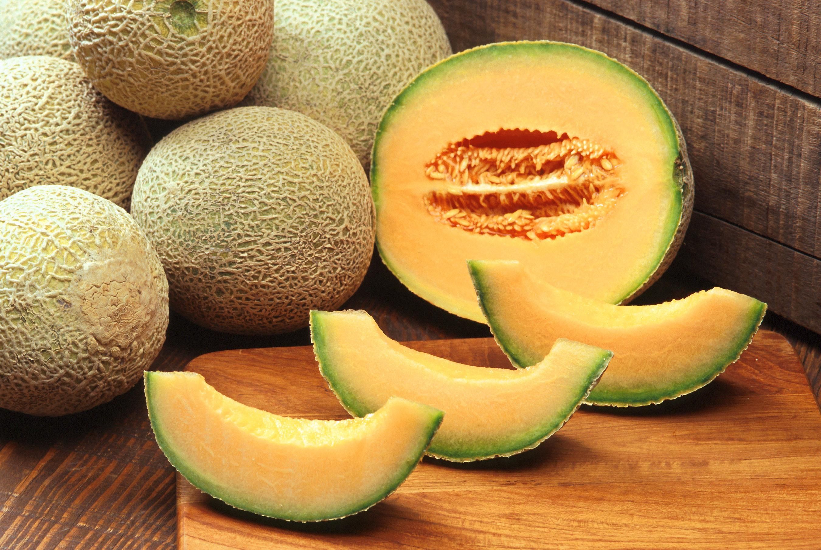 Cantaloupe Calamity: Your Juicy Friend with a Tiny Venomous Sting