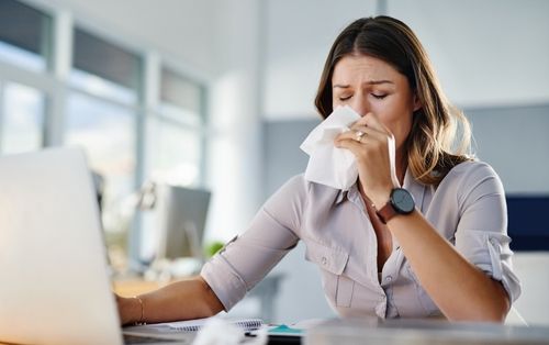 Battling Allergy Aches like a Gladiator: No-nonsense Guide to Managing Allergy-induced Body Aches