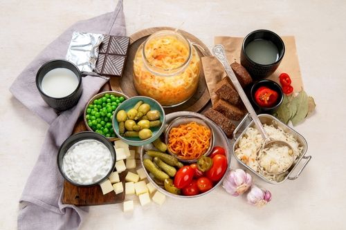 Decoding the Gut: Feeding Your Microbes Fiber and Probiotics