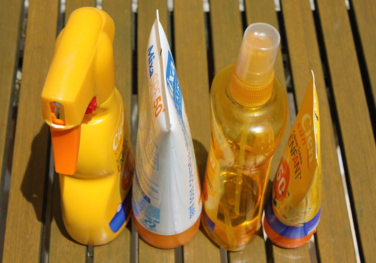 Fight the Burn: A Straightforward Guide to Sunscreen Spray vs Lotion